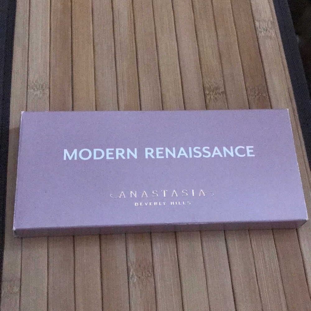 Modern Renaissance palette 💋